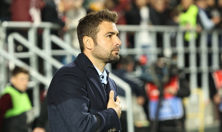 Adrian Mutu a semnat cu echipa din Superliga şi se va lupta pentru un loc de play-off cu fostele lui echipe! Prosport” „prefix”:”@ 