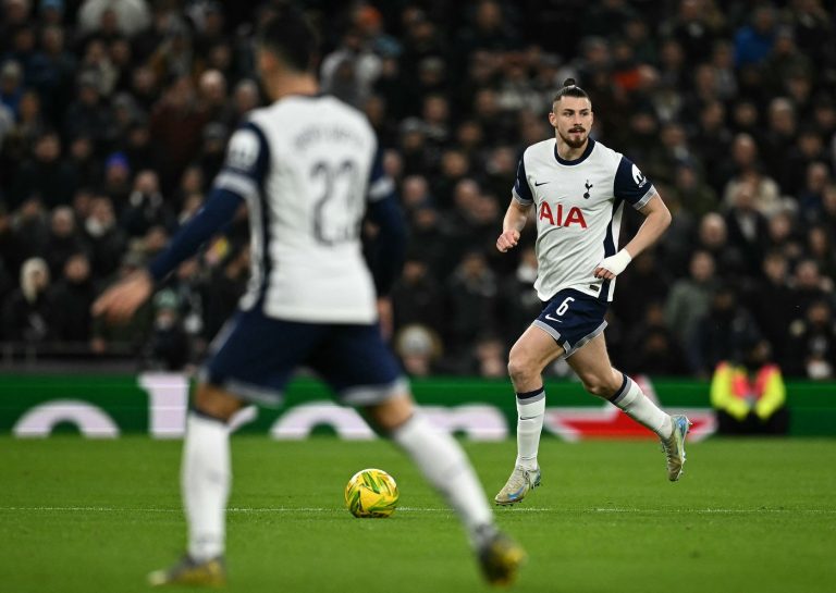 Ce notă a primit Radu Drăgușin, după thriller-ul Tottenham – Manchester United 4-3 Prosport” „prefix”:”@ 