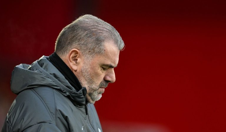 „Ange OUT!”. Fanii lui Tottenham s-au năpustit asupra lui Postecoglou, după ce Radu Drăgușin s-a accidentat și el, și au cerut demisia de urgență a antrenorului Prosport” „prefix”:”@ 