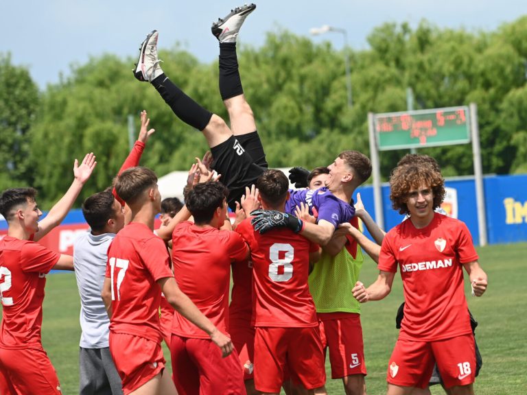 Frații Pavăl fac o echipă de fotbal fabuloasă, care să se bată cu echipele lui Gigi Becali şi Dan Şucu în Superliga. Anunț despre cei mai bogați români, deținătorii imperiului Dedeman: „Acolo vor construi. O iau de la zero”. EXCLUSIV Prosport” „prefix”:”@ 