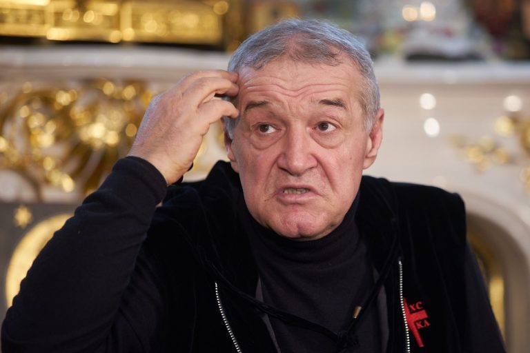 Gigi Becali n-a rezistat decât 45 de minute! A dat 3 fotbaliști afară din echipa FCSB la pauza meciului cu Universitatea Craiova Prosport” „prefix”:”@ 