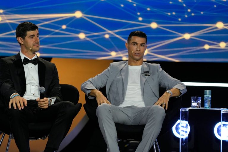 Cristiano Ronaldo, dezlănțuit pe scenă: a făcut praf campionatul din Franța, apoi a trecut la Balonul de Aur @Stiri @ Sport.ro