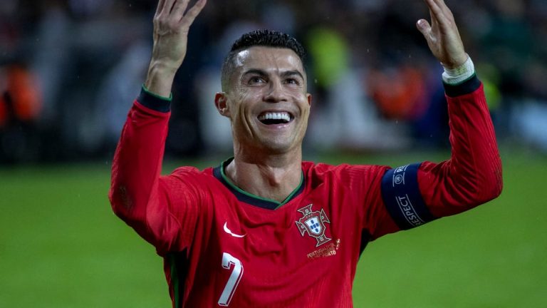 Cristiano Ronaldo, mesaj emoționant la final de an: „Te iubesc!” Fanatik.ro” „prefix”:”@ 