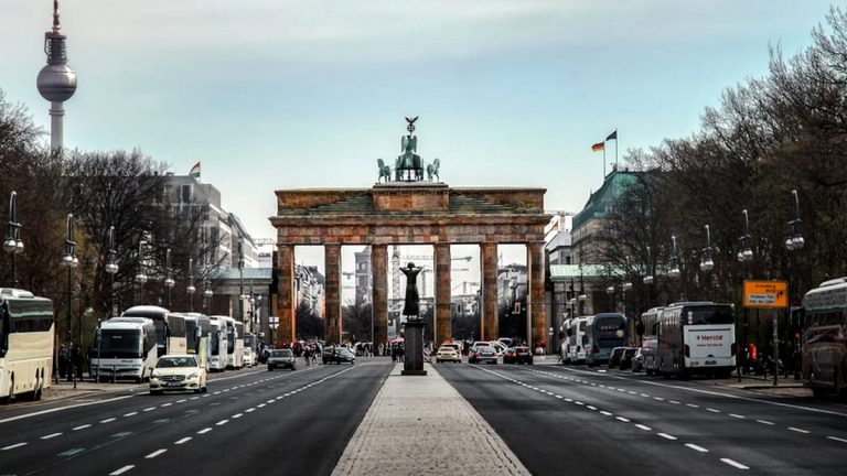 Partidul AfD vrea ca Germania să iasă din Uniunea Europeană. Care sunt șansele pentru Dexit? Fanatik.ro” „prefix”:”@ 