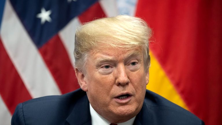 Donald Trump amenință Europa cu noi taxe vamale: ”Trebuie să compenseze deficitul enorm prin achiziționarea la scară largă de petrol și gaze”. Reacția UE Fanatik.ro” „prefix”:”@ 