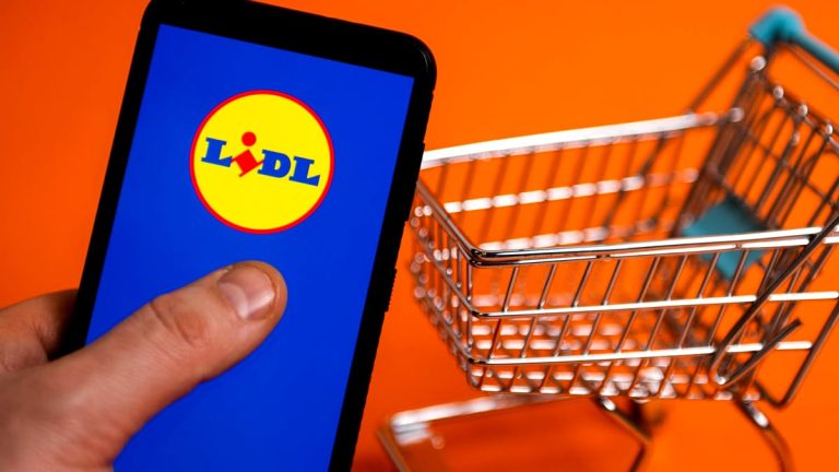 Lidl bagă la raft de sâmbătă, 21 decembrie, trei produse pe care românii se bat să le cumpere. Au prețuri excelente și se vor vinde ca pâinea cald Fanatik.ro” „prefix”:”@ 