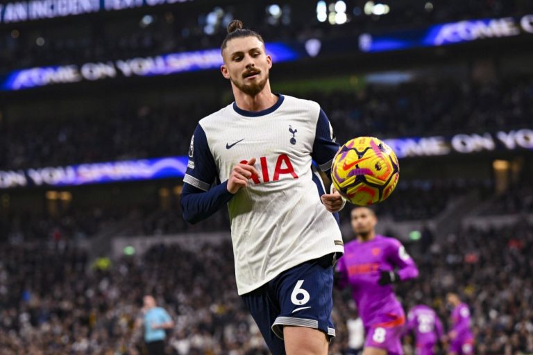 Drăgușin putea termina 2024 la superlativ, dar totul s-a schimbat pe final. Cum s-a descurcat românul în Tottenham – Wolves @Stiri @ Sport.ro