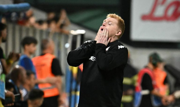 „Groaznici!”. Britanicii au publicat reacția dură a lui Neil Lennon, fostul antrenor al Rapidului, după ce Ianis Hagi și Rangers au făcut show cu Celtic Prosport” „prefix”:”@ 