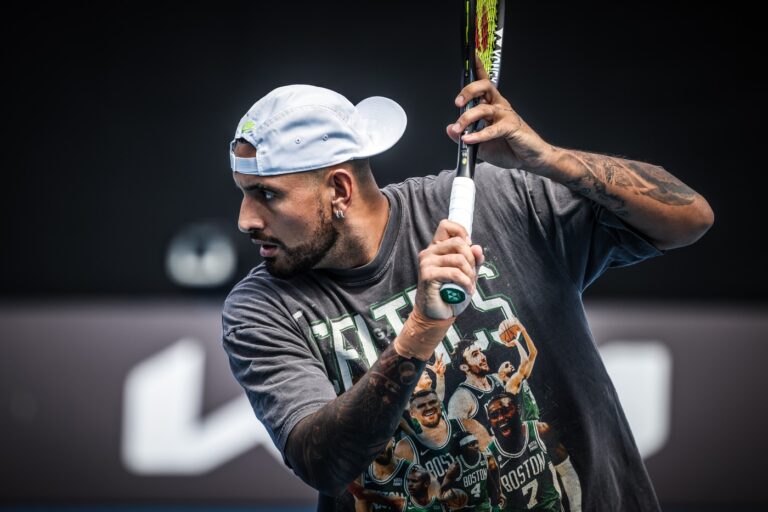 „Nu dau doi bani cu cine se culcă el”. Nick Kyrgios a reacționat după ce a fost acuzat că îl atacă pe Jannik Sinner pentru că ar fi gelos pe relația acestuia cu rusoaica Anna Kalinskaya Prosport” „prefix”:”@ 