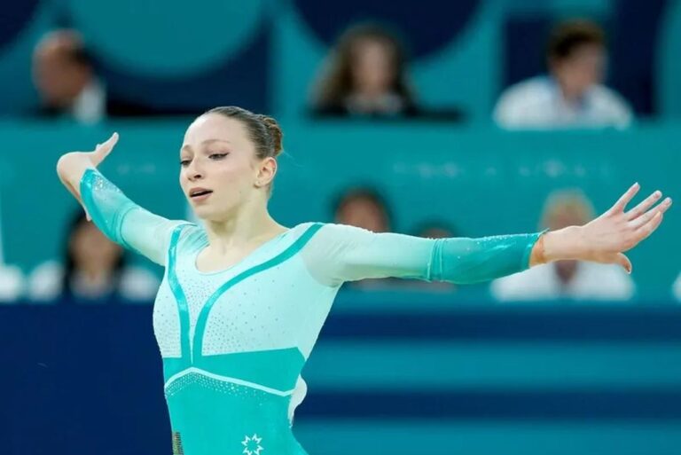 Americanii ni le-au luat pe Ana Bărbosu și pe Lilia Cosman: ce înseamnă plecarea gimnastelor din țară (Stiri @ Sport.ro)