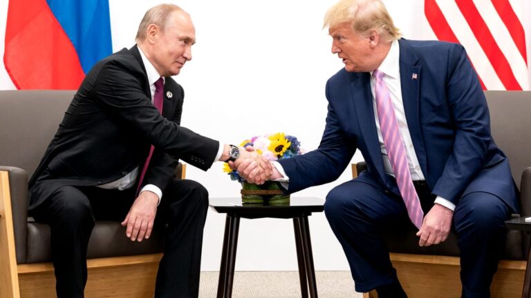 Donald Trump dezvăluie pregătirea unei întâlniri cu Vladimir Putin: ”Trebuie să terminăm cu războiul, este o mizerie sângeroasă” Fanatik.ro” „prefix”:”@ 