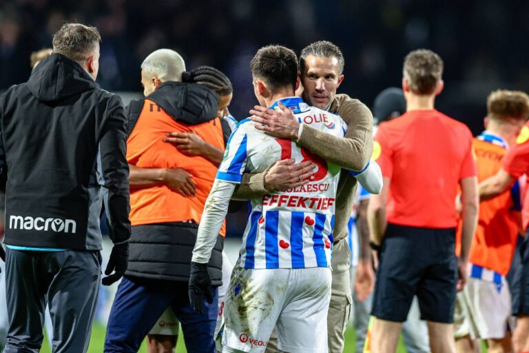 Golgheterul român al lui Robin van Persie, dorit de Ruud van Nistelrooy la Leicester în Premier League! (Stiri @ Sport.ro)