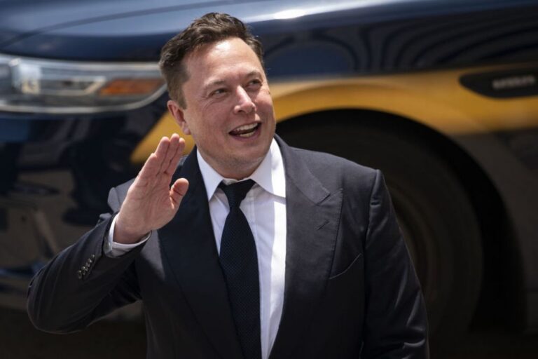 Tatăl lui Elon Musk a confirmat zvonurile! Miliardarul american, interesat de un club uriaș din Premier League (Stiri @ Sport.ro)