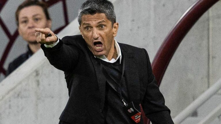 Cine îi va lua locul lui Răzvan Lucescu pe bancă la meciul cu AEK! Antrenorul român e OUT după scandalul din tur (Stiri @ Sport.ro)