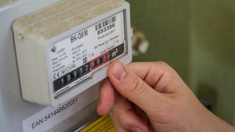 Cine sunt românii care vor plăti facturi triple la curent începând cu luna iulie. Ce plan au furnizorii Fanatik.ro” „prefix”:”@ 