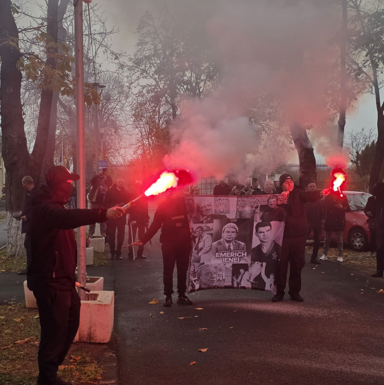 Sicriul lui Emeric Ienei a ajuns la cimitir. Imagini impresionante&hellip; (Stiri @ Sport.ro)