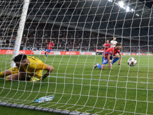 S-a “rupt” pe scara autocarului şi ratează Hermannstadt – FCSB.… (Antena Sport)