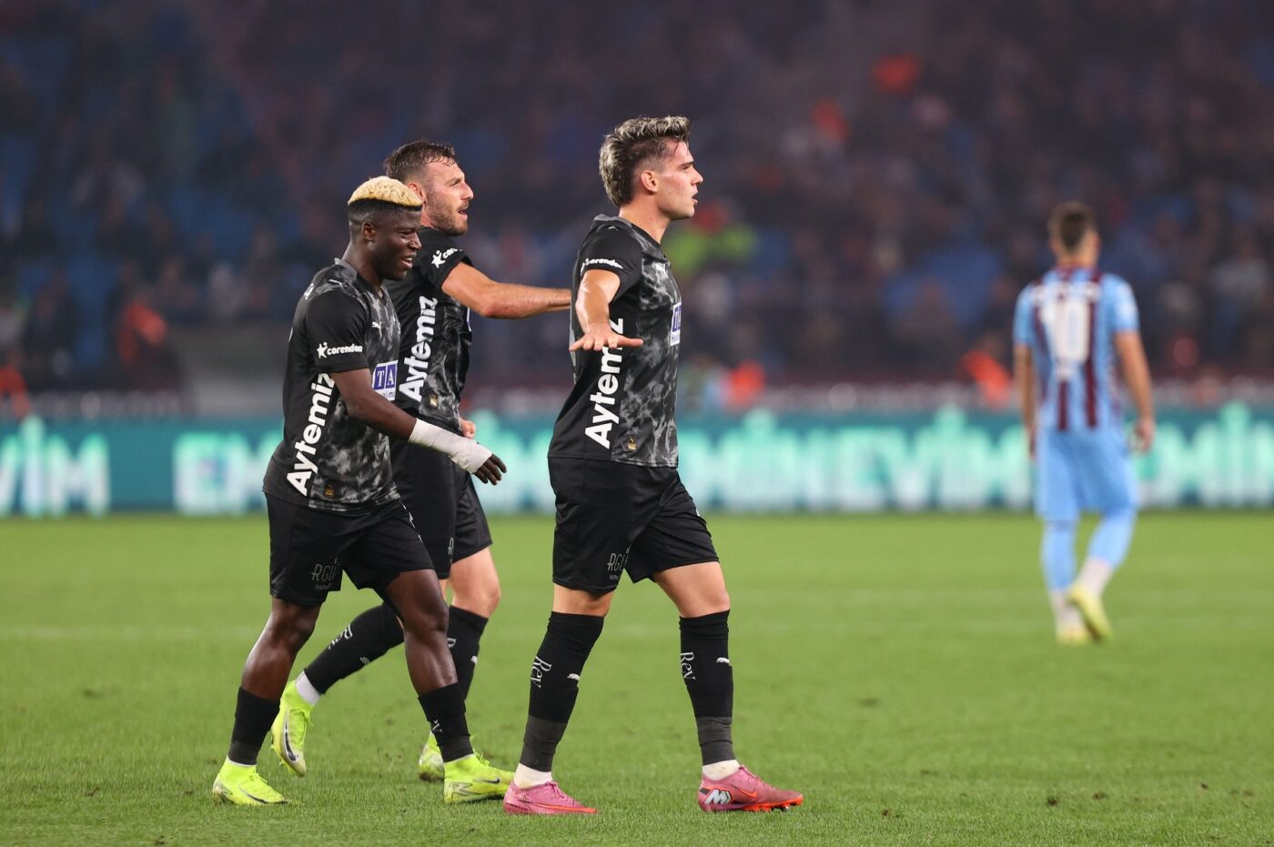 Presa din Turcia e la picioarele lui Ianis Hagi: „A dat un gol care rivalizează cu al lui Gică Hagi!” (Prosport" "prefix":"@ )