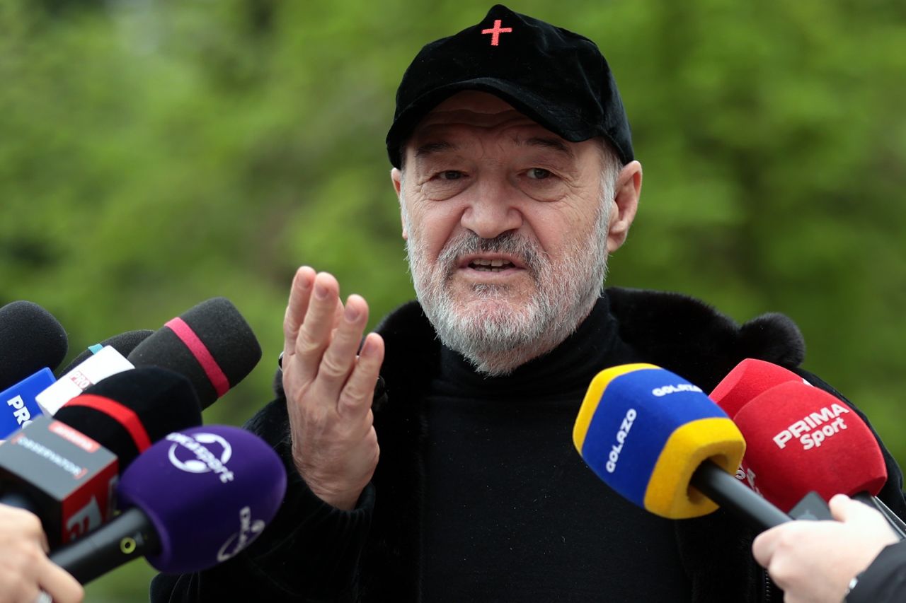 Gigi Becali a intrat în direct la TV și și-a făcut praf trei jucători. "Ia joacă tu, mă, mijlocaș!"