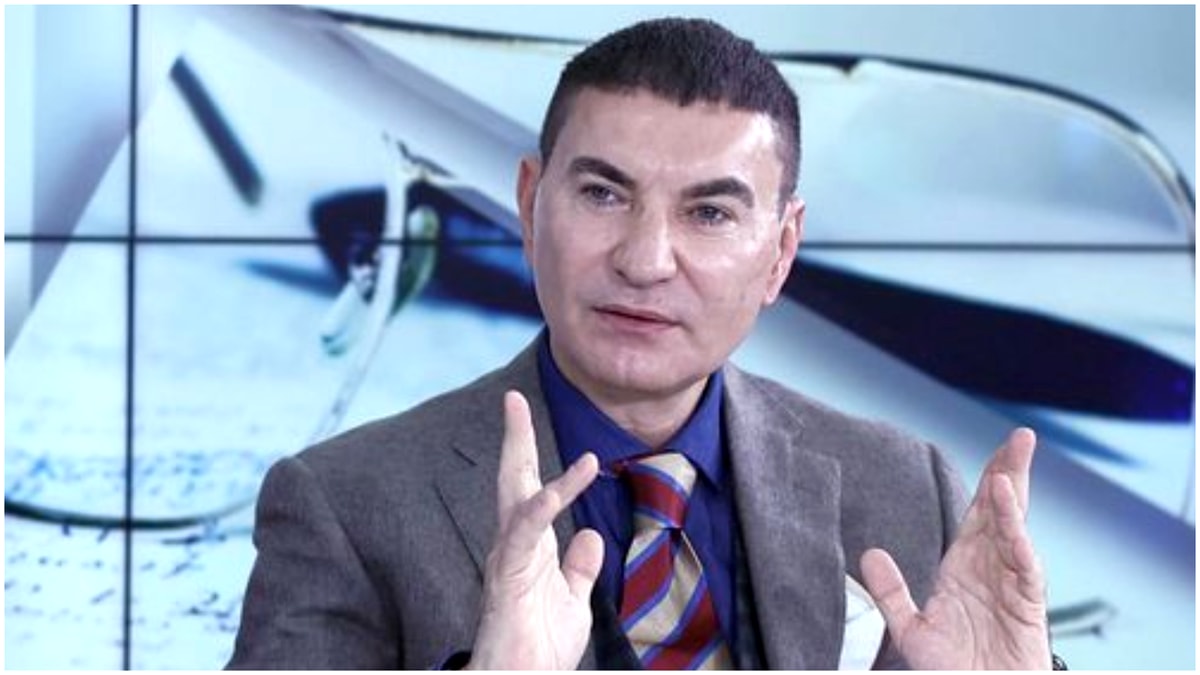 Cristi Borcea, surprins alături de o tânără pe străzile din&hellip; (Fanatik.ro" "prefix":"@ )