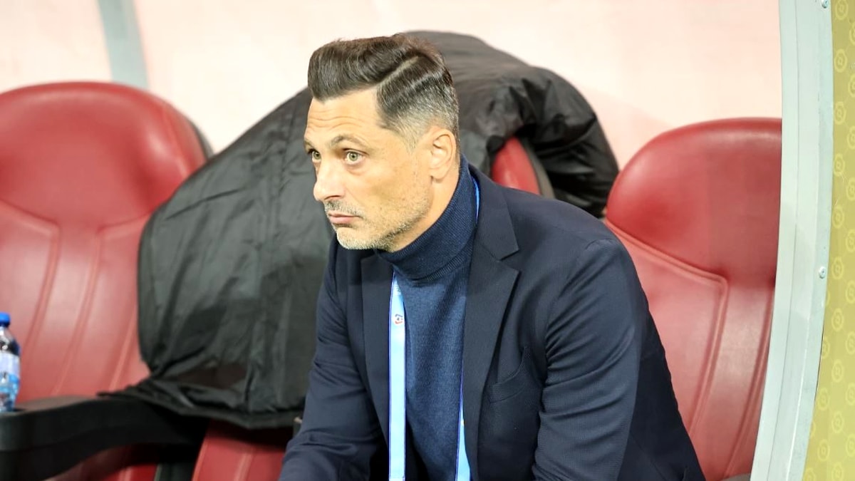 Mirel Rădoi, mesaj bombă la miezul nopții după plecarea de la Universitatea Craiova: ”Personajul secundar ‘a murit’”