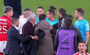 Jose Mourinho a mers “glonţ” la arbitri după Benfica – Casa Pia! “The Special One”, ţinut de staff